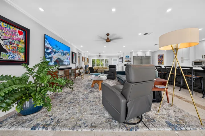 011-033-Family Room-4000x2664