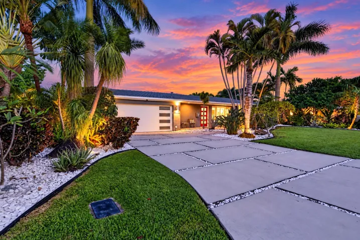 068-029-Front of Home-4000x2675