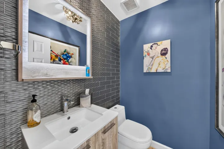 055-031-Bathroom-4000x2662
