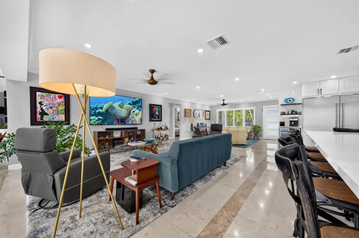 008-038-Family Room-4000x2660
