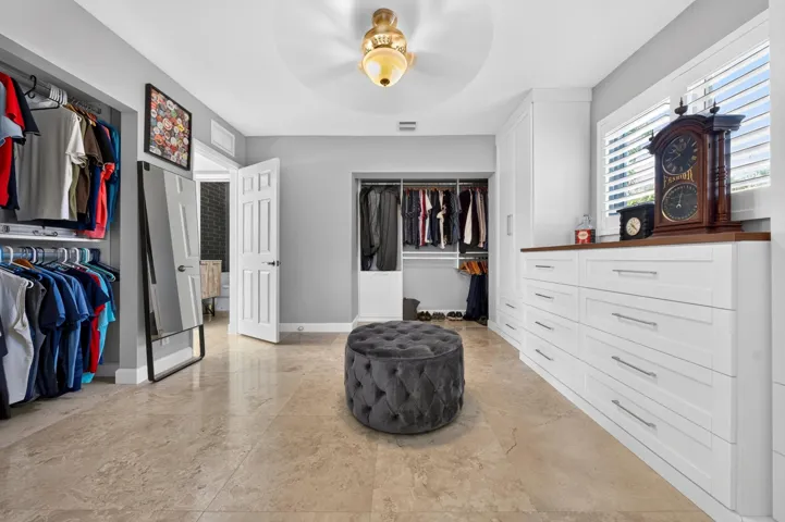 053-024-Primary Closet-4000x2662