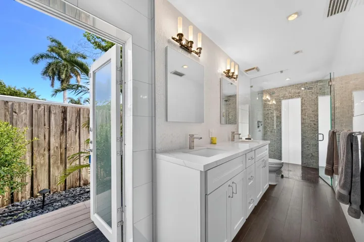 051-018-Primary Bath-4000x2666