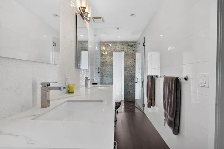 050-043-Primary Bath-4000x2662