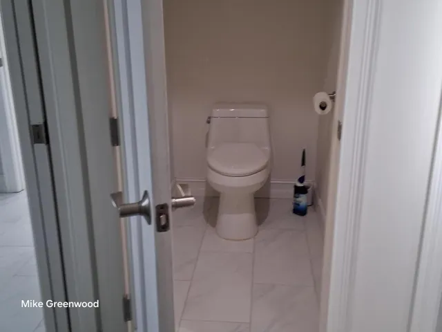 master commode room