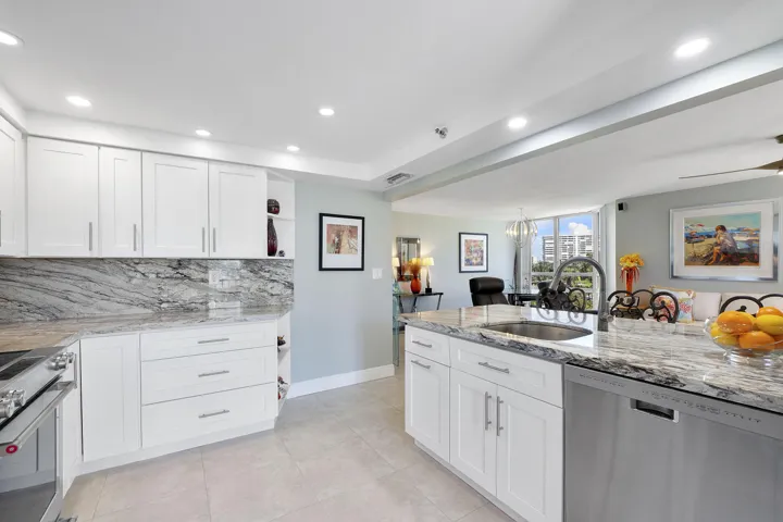 Open bar area, plenty of cabinets, recessed lighting