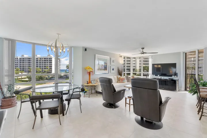 Neutral tile flooring throughout
