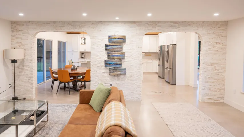 Lot 121 living-3