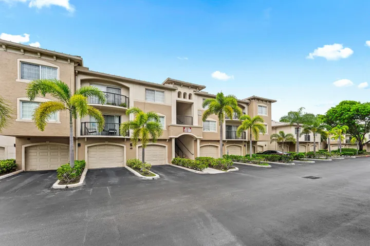 002-200CrestwoodCourtNorth-211-RoyalPalm