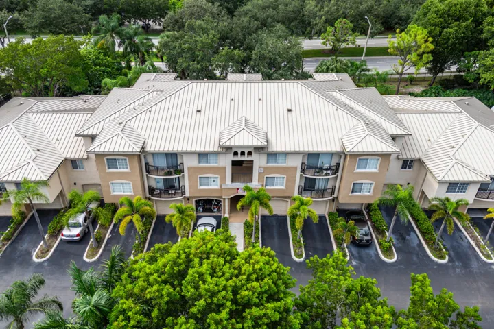 030-200CrestwoodCourtNorth-211-RoyalPalm