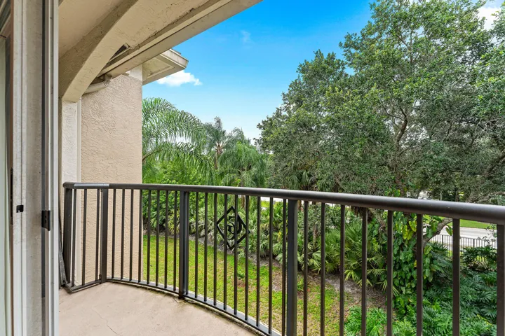 027-200CrestwoodCourtNorth-211-RoyalPalm