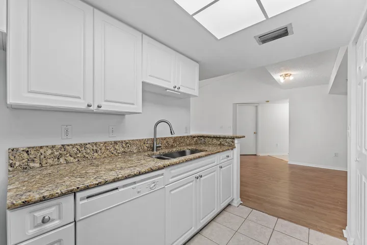 015-200CrestwoodCourtNorth-211-RoyalPalm