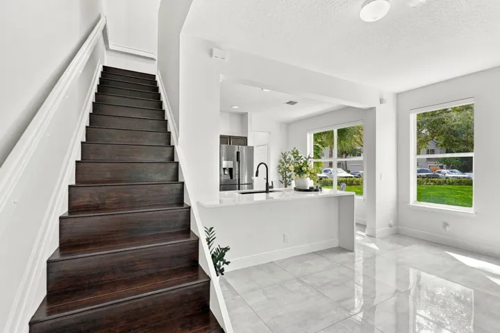 16-web-or-mls-1086_Woodfield_Rd_04696
