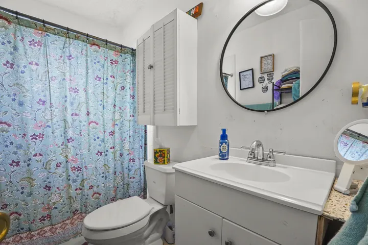 19 Bathroom 01