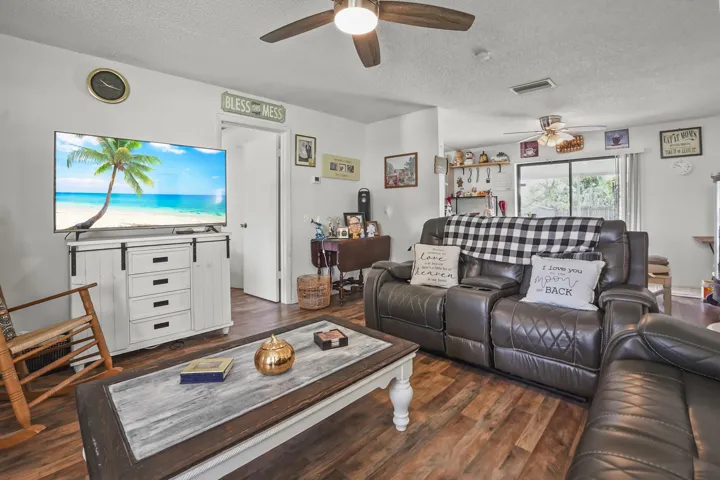 05 Living room 02
