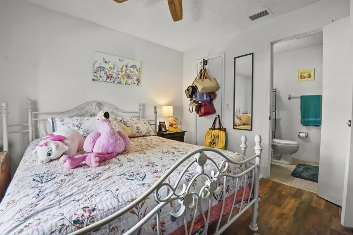 09 Bedroom 01