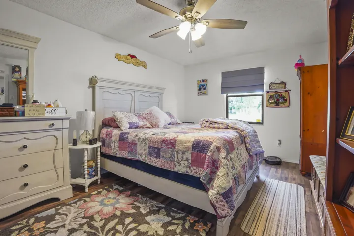 17 Bedroom 01