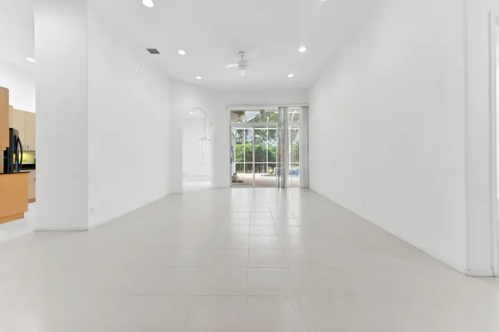 05 living room 01