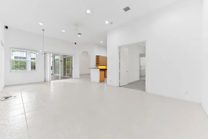 13 family room 03