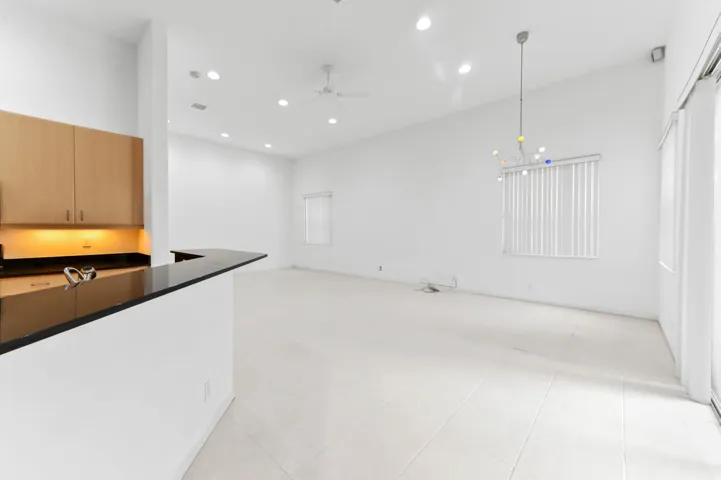 11 family room 01