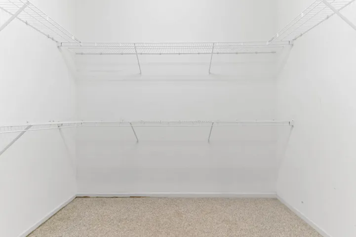 27 closet 01