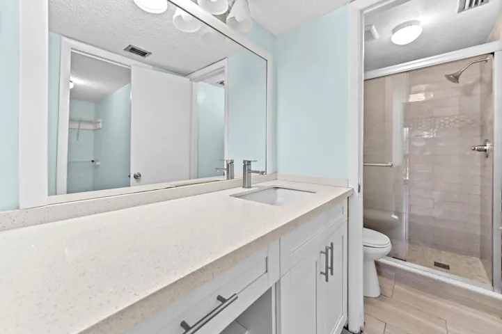 18 Bathroom 01