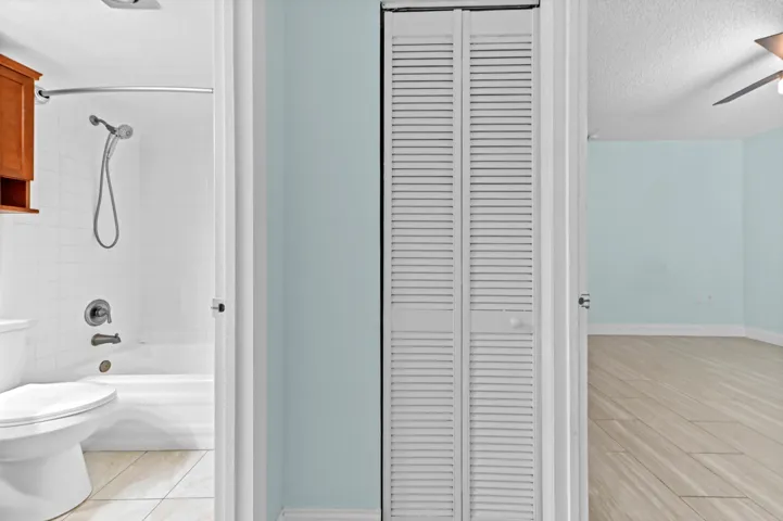 12 Closet 01