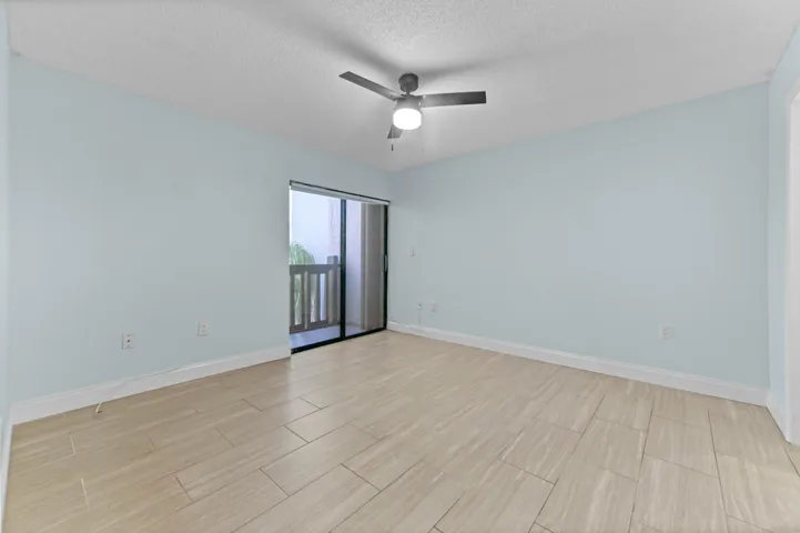 16 Bedroom 01