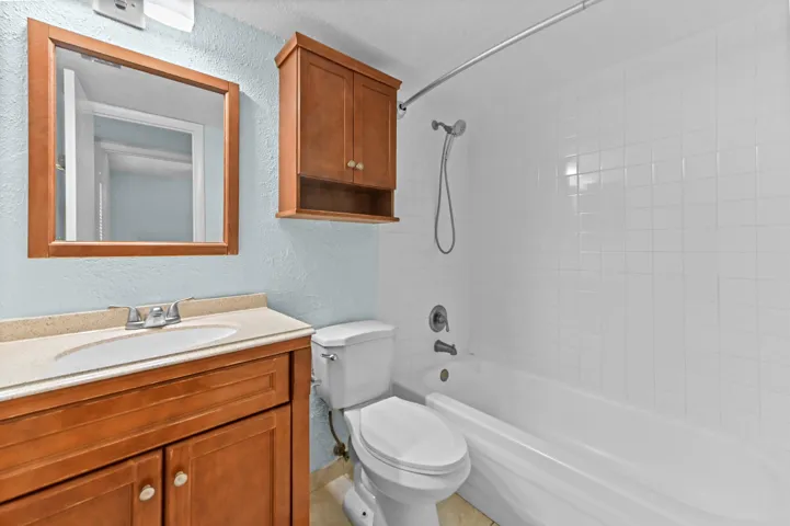 15 Bathroom 01