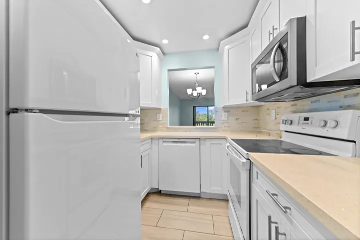 09 Kitchen 01
