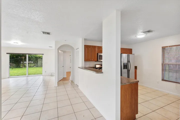 10-2212 NW 9th Ct_010