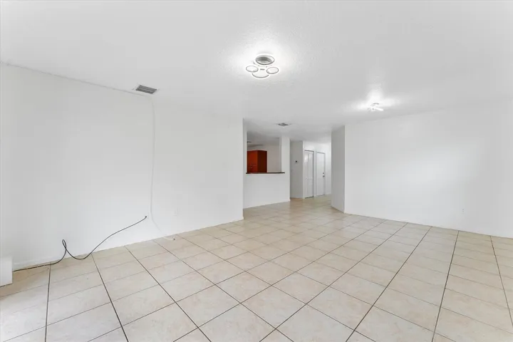 04-2212 NW 9th Ct_004