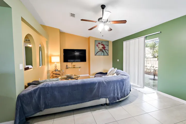 LIVING RM