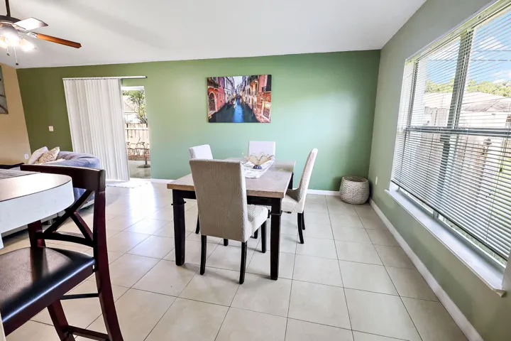 BREAKFAST BAR.DINING