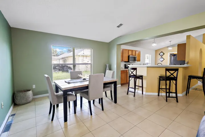 BREAKFAST BAR