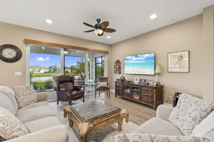 Lakefront Living