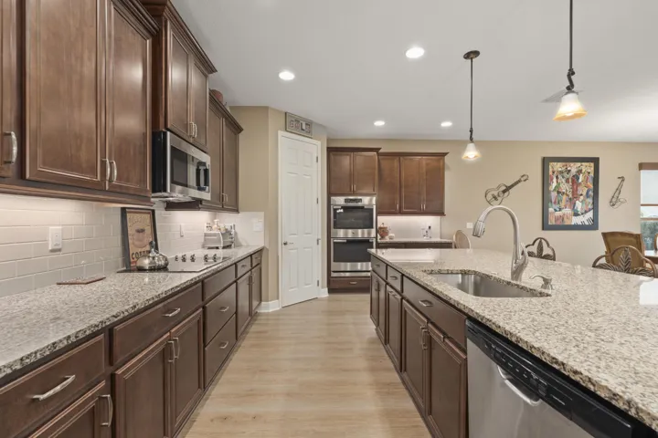 Gourmet Kitchen | Double Oven & Pantry!