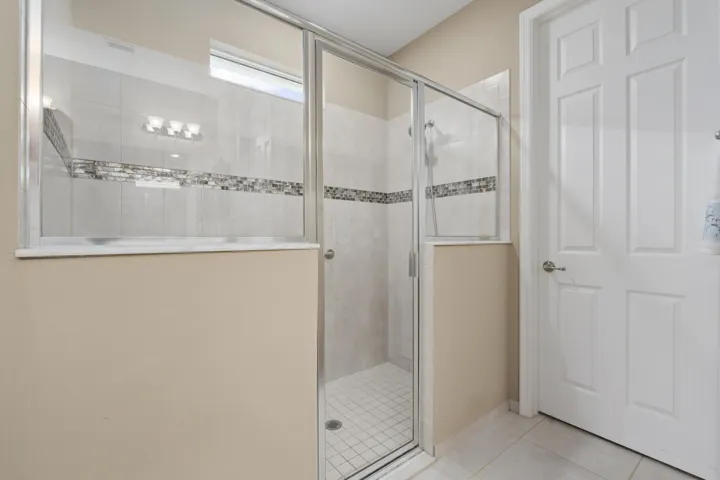 Large Primary Shower