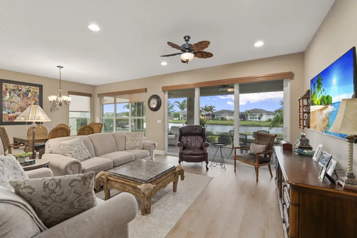 Lakefront Living
