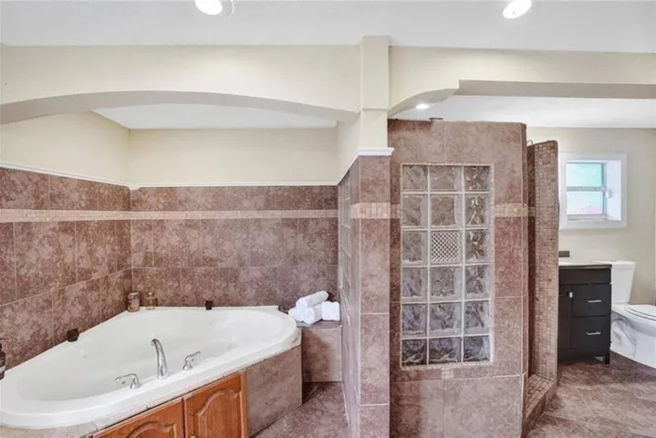 Mastr ShowerJacuzzi