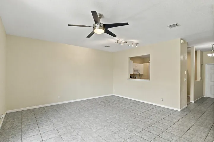 Living/ TV Room