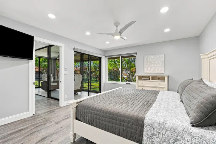 06_dsc06031_with_tv