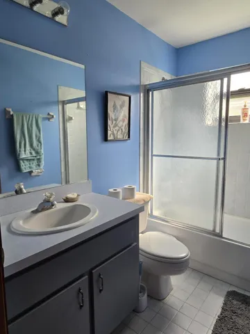 2nd Bathroom