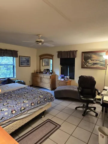 Mastr Bedroom
