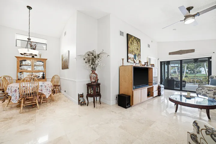 Livingroom-Dining Area