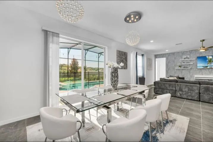 Dining Pool View