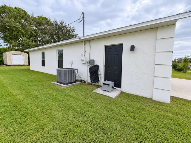 left side house ac