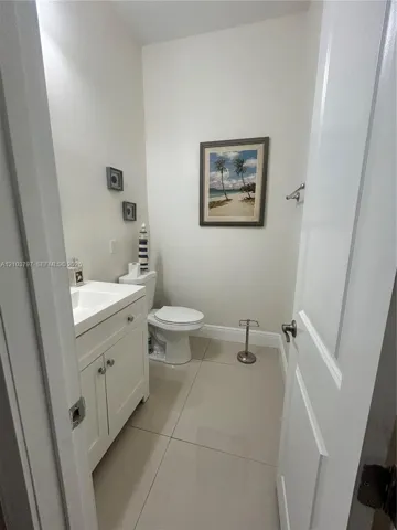 Visitors Bathroom