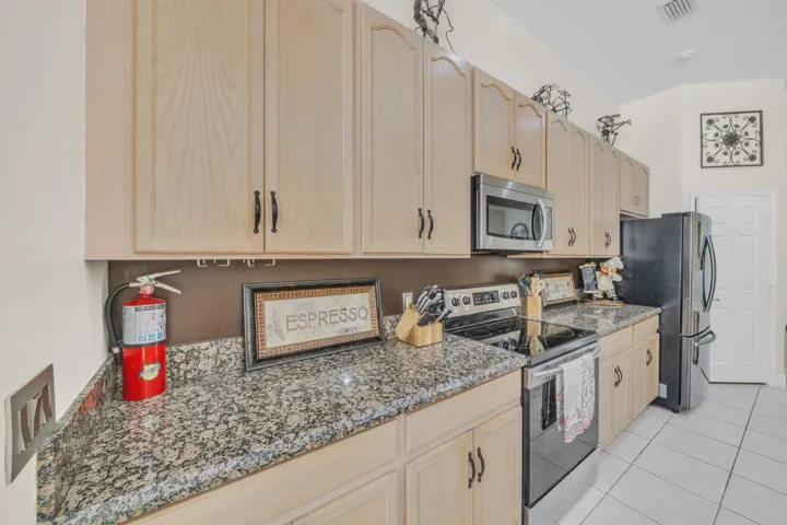 22 Kitchen (4)