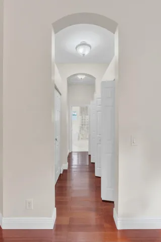 Primary Suite-Closet hallway