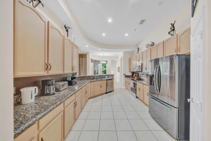 16 Kitchen (1)